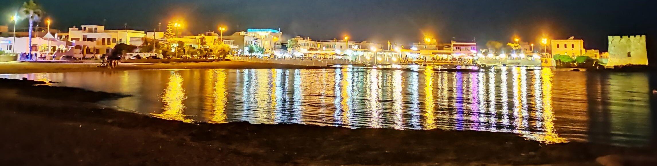 Casa Lanzilotti Torre Santa Sabina bei Nacht